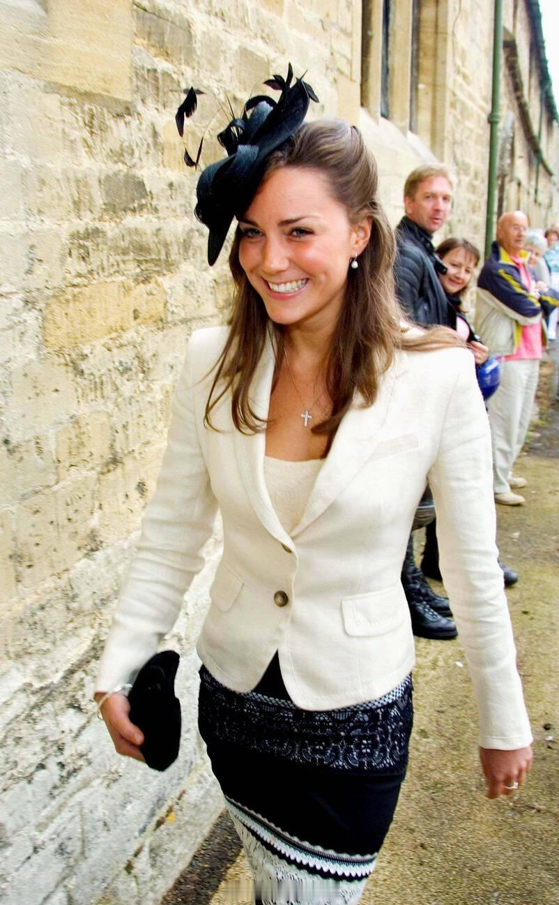 凯特王妃  2005年6月4日，威尔士威廉王子和他的女朋友凯瑟琳米德尔顿在牛津郡