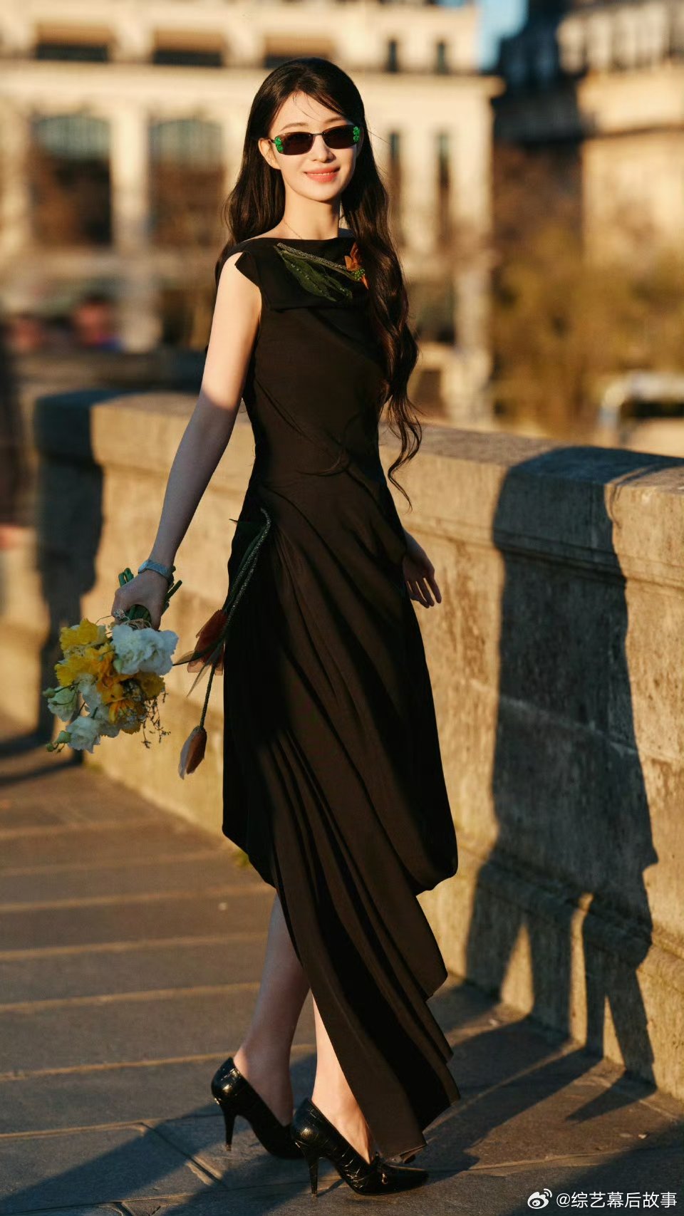 王楚然没有不闪耀巴黎的义务 王楚然随性又自在，不刻意、不张扬，却在不经意间美到了