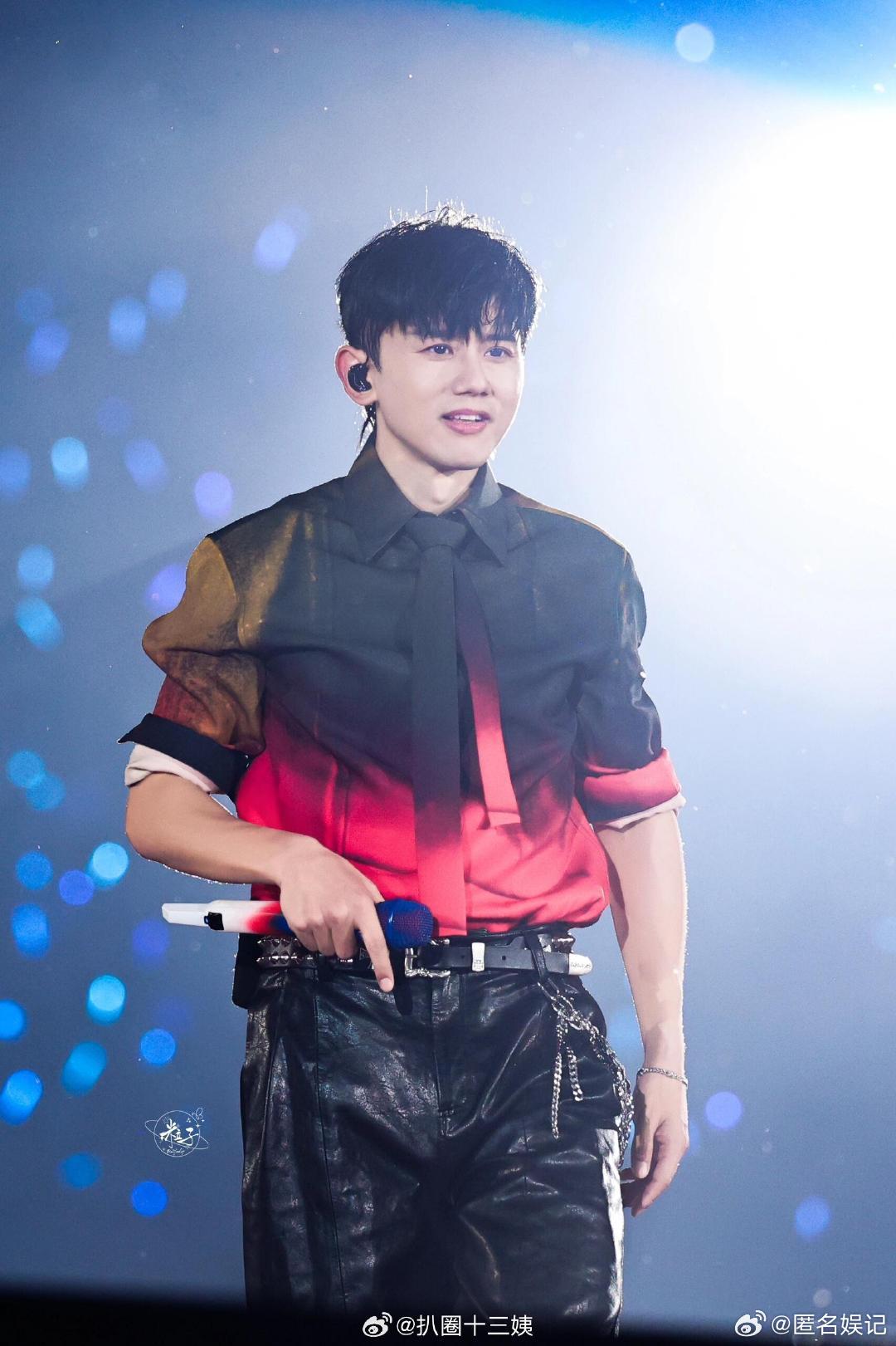 张杰在张杰演唱会上看到强制爱了笑不活了家人们，张杰演唱会惊现强制爱名场面！ 