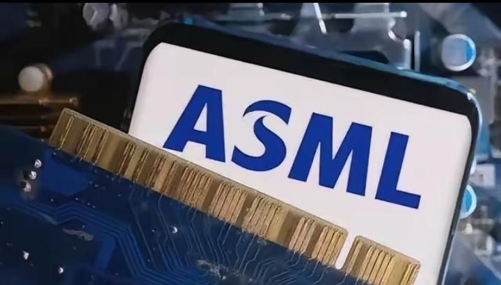 荷兰成了第一个被
“祭旗”的欧洲国家！
中国曾正式对涉及荷兰ASML光刻机的核心