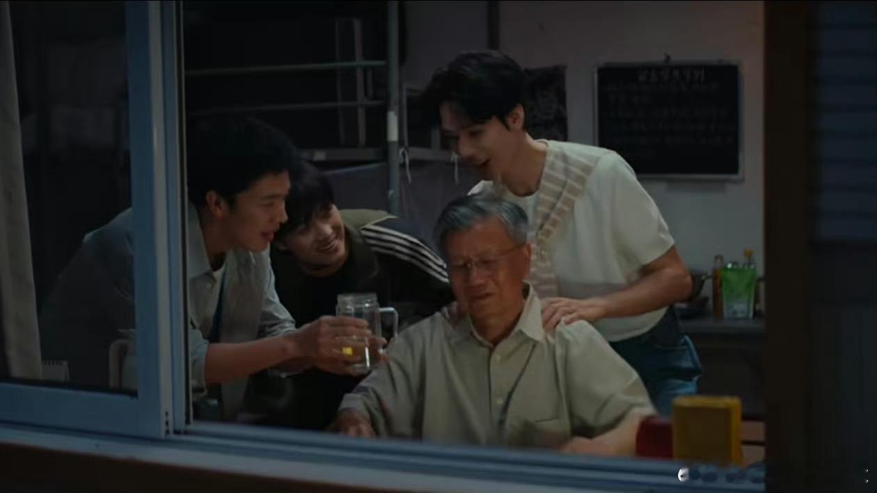 原来龚俊的青春里也有世界杯龚俊也有一个世界杯梦吧从旧时光的看球少年，到如今圆梦赛