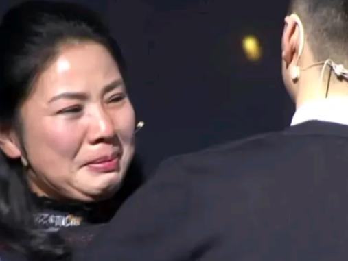 江苏高二男孩，爸爸去世、妈妈改嫁、奶奶病逝，男孩竟自暴自弃，荒废学业。谁知，他去