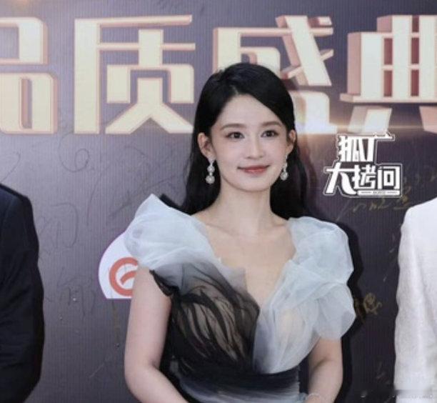 李沁状态不错，华妃娘娘凤仪万千，状态都挺好 ​​​