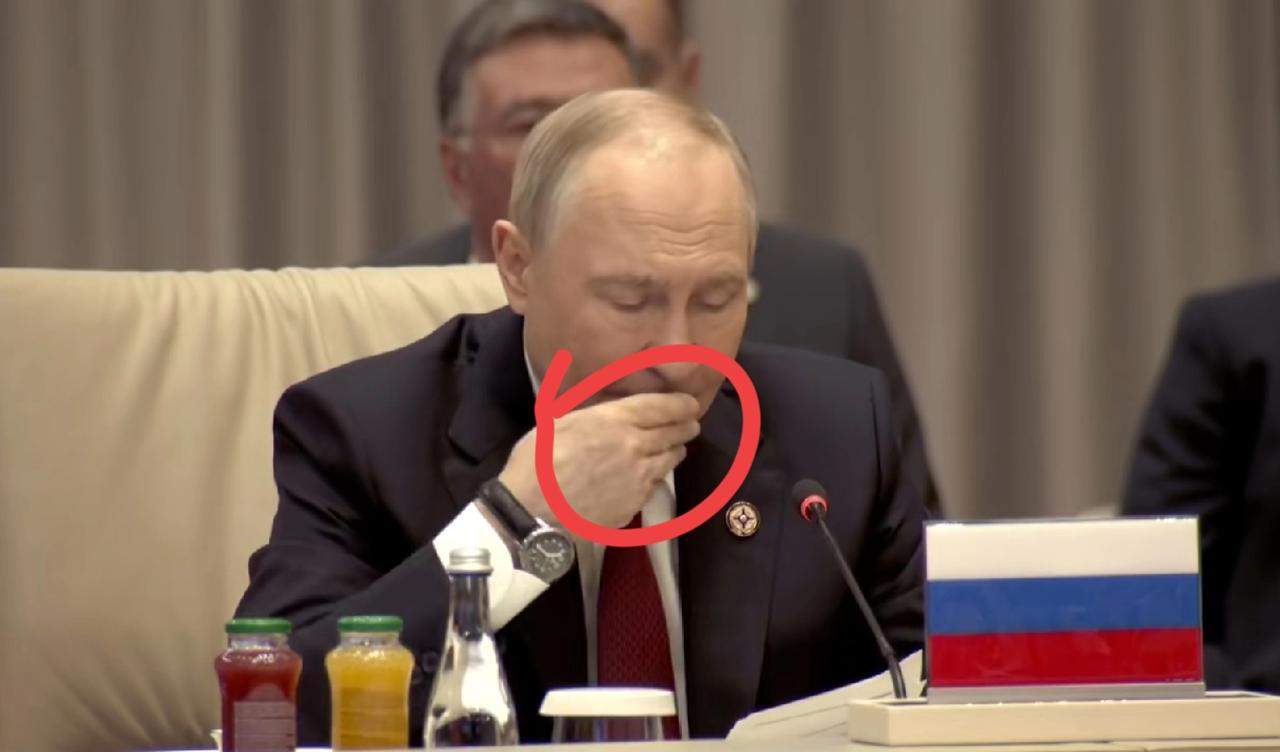 普京在集安组织开会，翻页时，用手指在嘴边舔唾沫，太接地气了，看来这个习惯，真是全