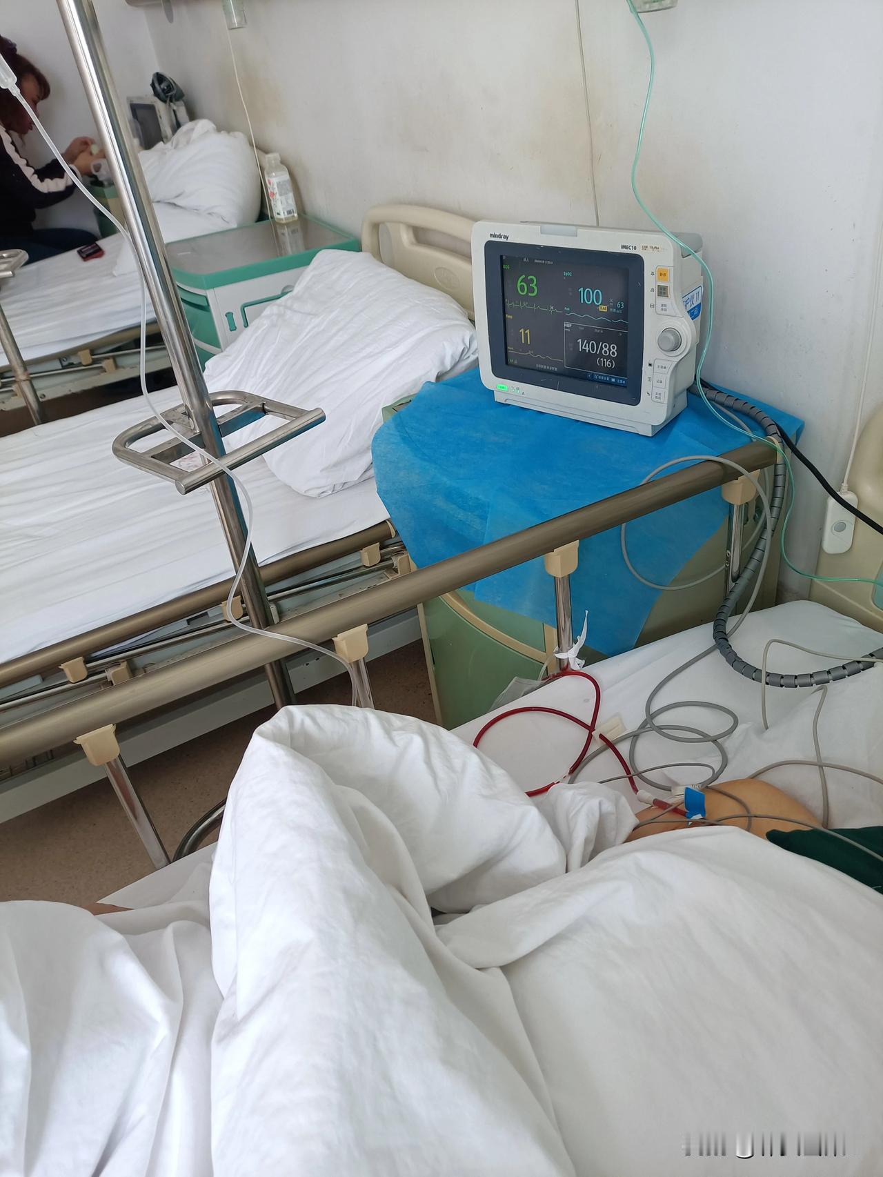 今天继续陪护，终于觉得轻松了一点儿了，我就觉得男人生病后不如女人坚强，有点儿矫情