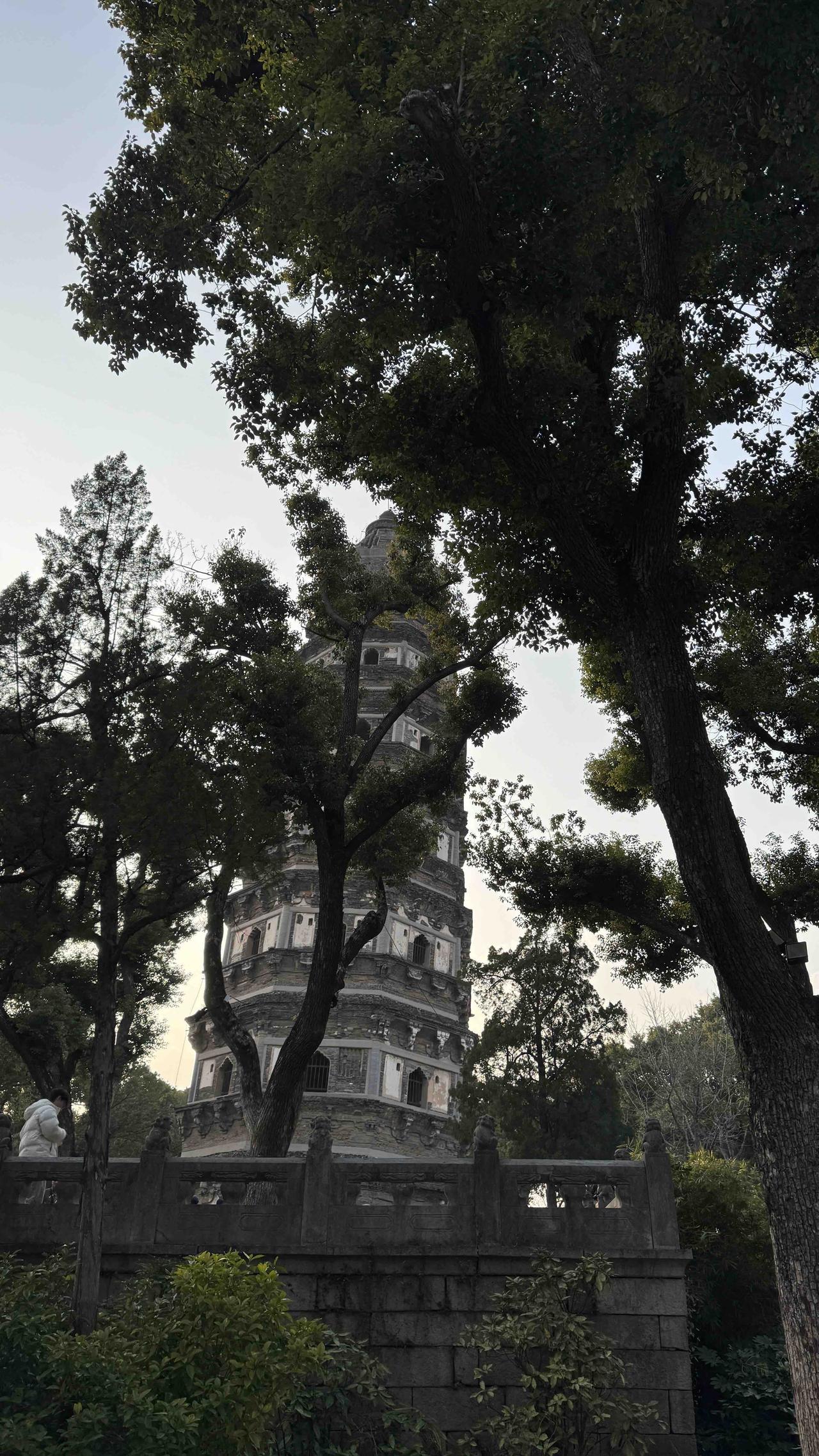 随手拍一拍城市风景虎丘斜塔千年屹立，斜而不倒，尽显江南古建瑰宝神韵。