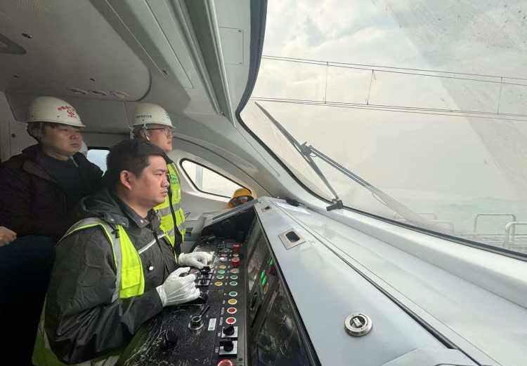 【重庆轨道交通15号线进度条刷新 井口站至两江影视城站全线“车通”】轨道交通15