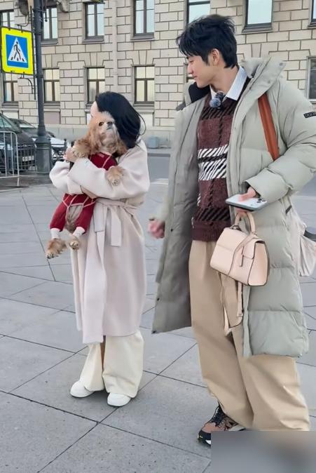 金莎小19岁男友孙丞潇，竟主动要求婚前财产公证，一分钱也不要。
 
自从公开恋情