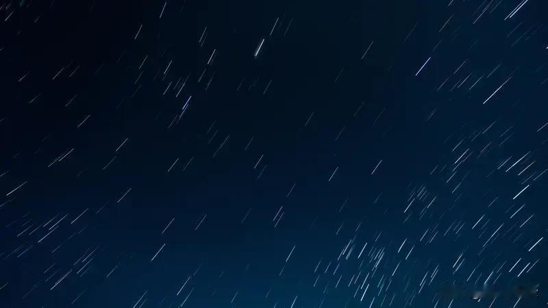 星星
是夜空迷人的眼睛
引人遐想
发人深思
星星
是人生迷茫的指路明灯
指着你勇