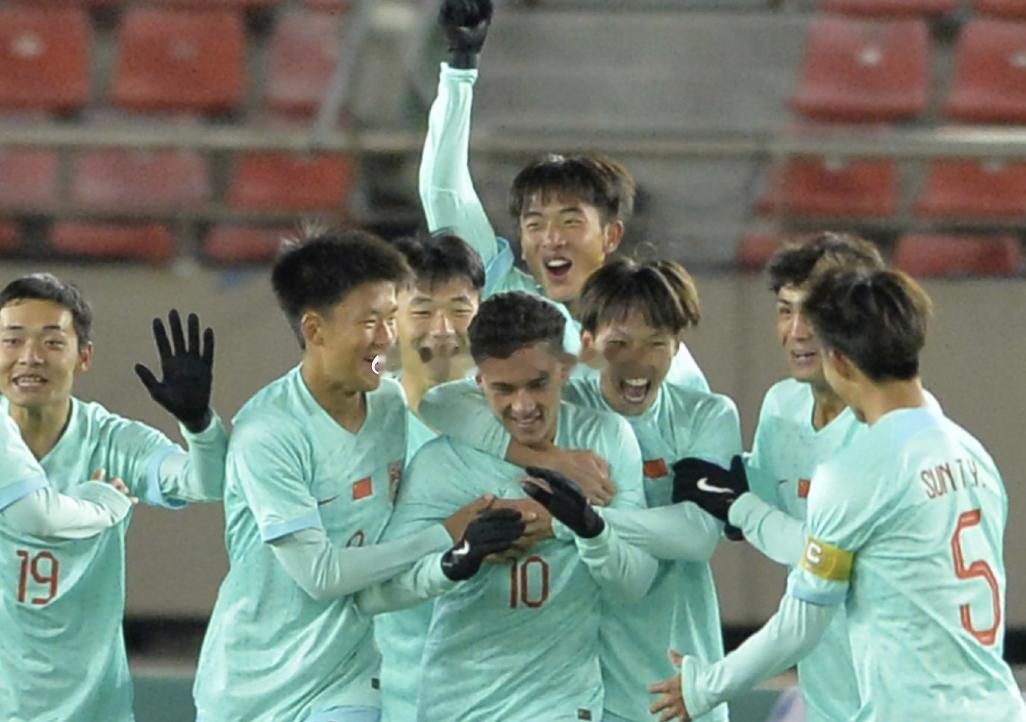 中国U16国少Vs不丹 首发名单：13-依合散、2-江志钦、4-艾力尼扎尔、5-