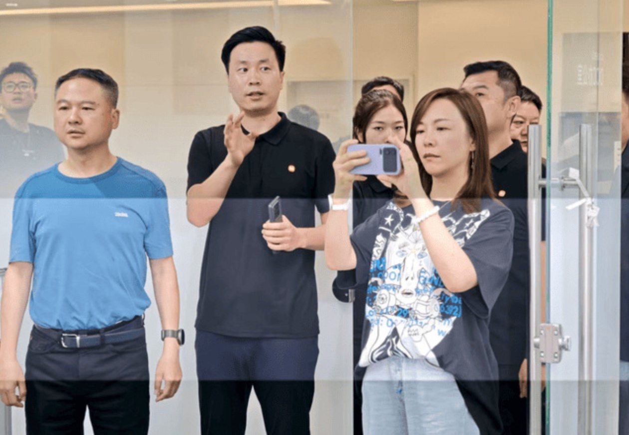小米16能上热搜的手机型号恐怕只有小米16、iPhone 17系列，以及华为各种