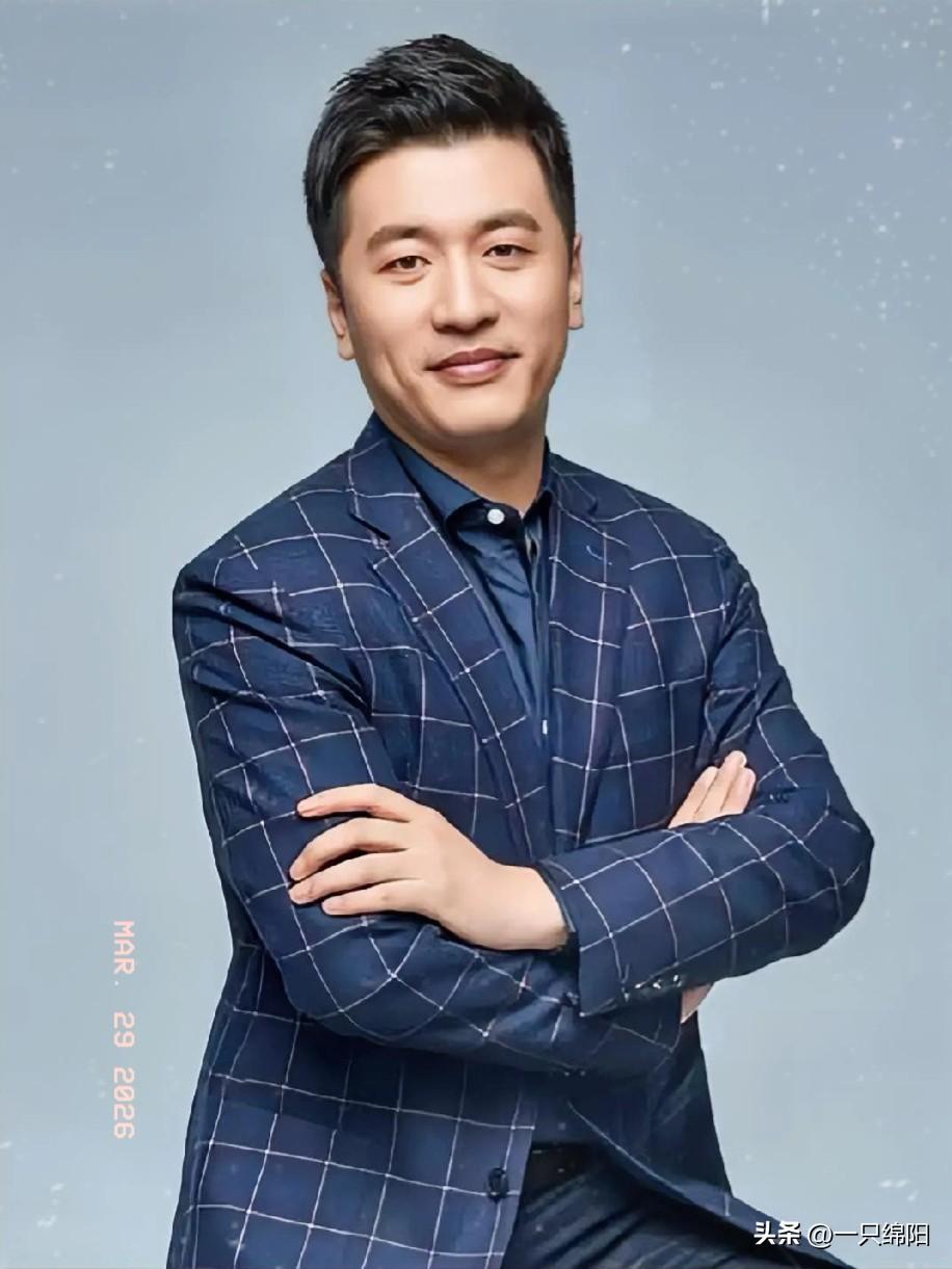 说实话，这事儿仔细琢磨挺让人震动的
一位教育界的网红
也算是明星级别的
在网络上