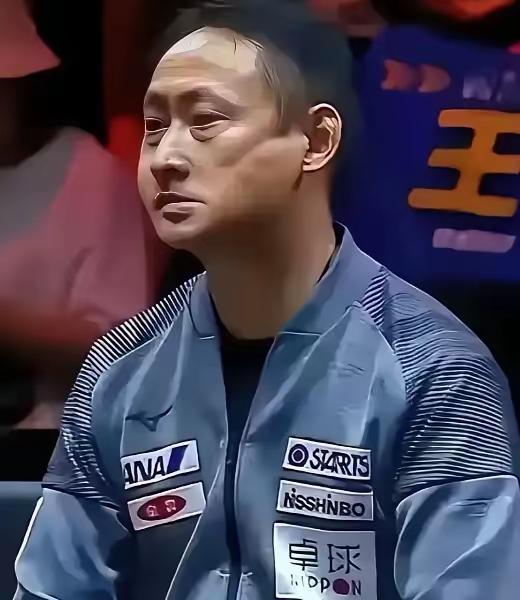 张本宇这次是真没料到。

回成都比赛，儿子张本智和面对中文提问，全程用日语回答。