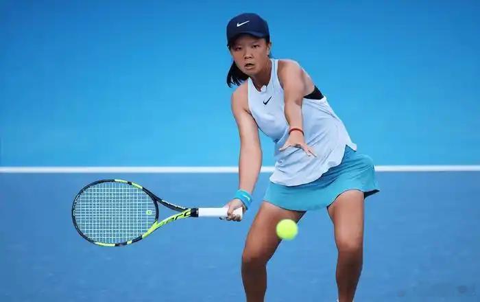 🇨🇳泸州W35女单第二轮🇨🇳黄裕迦7-6/6-3 🇸🇰摩尔瓦约娃属于