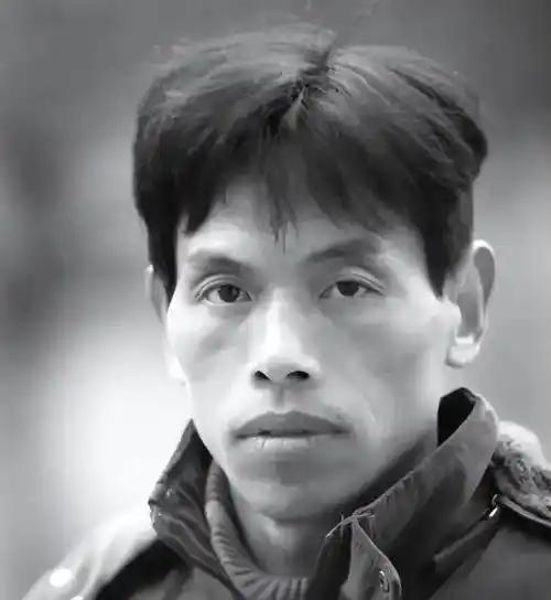 1999年，湖北一位23岁的小伙结婚后，“啃妻”10年，不打工，也不种田，分文未