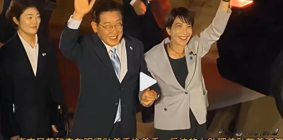看图说话。
仔细观察图片，
思考下面的问题。
1，她拉手得罪了三个人，是哪三个？