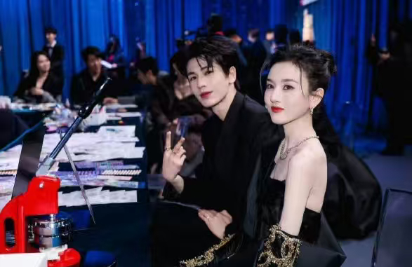 张凌赫宋祖儿刺棠Q3开机宋祖儿倾情接洽《刺棠》女主，高颜值阵容强强联手氛围感拉满