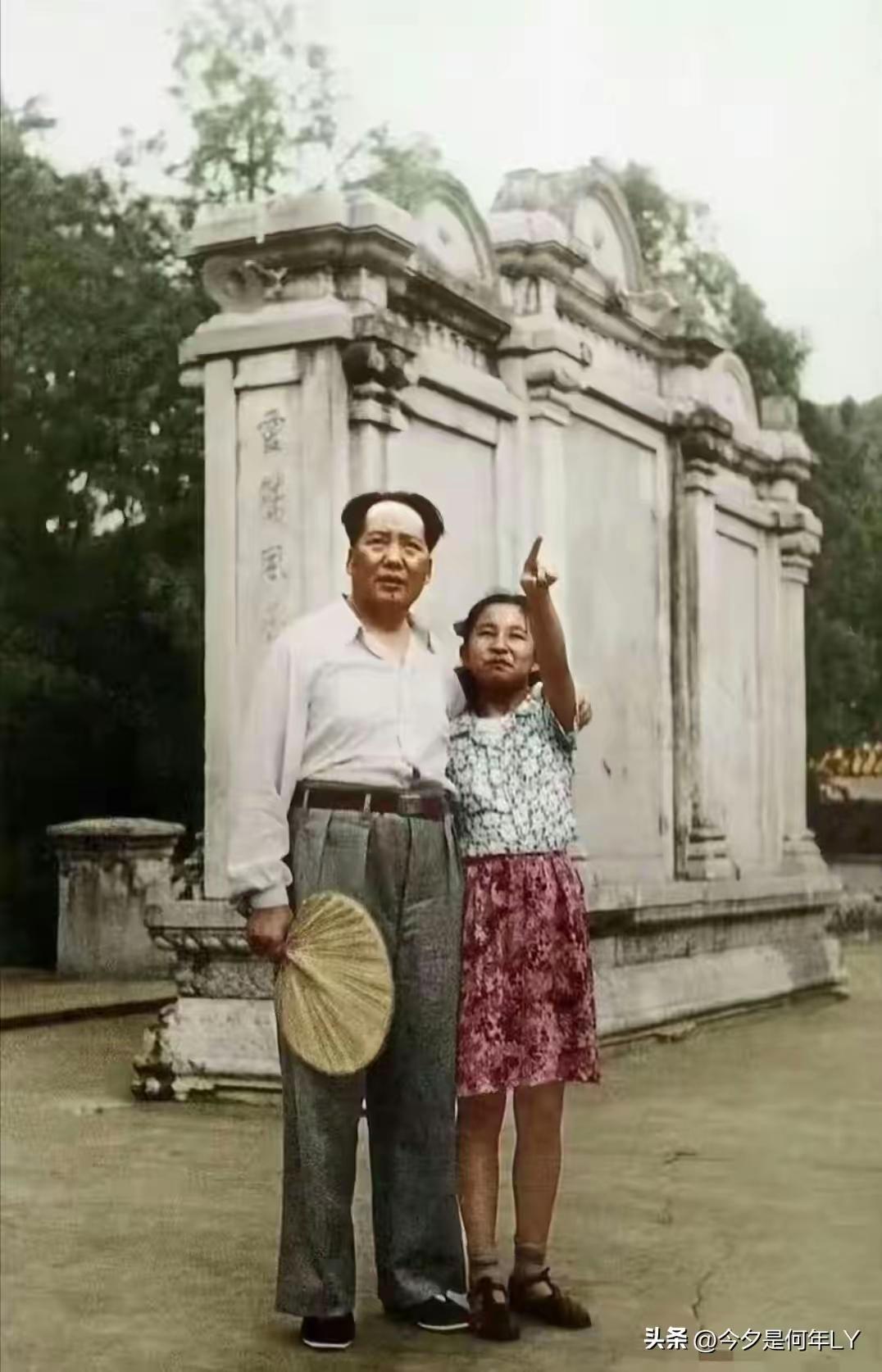 一生只为苍生，从不为子孙谋私！这才是中国人永远的信仰
 
旧中国饿殍遍野、百姓流