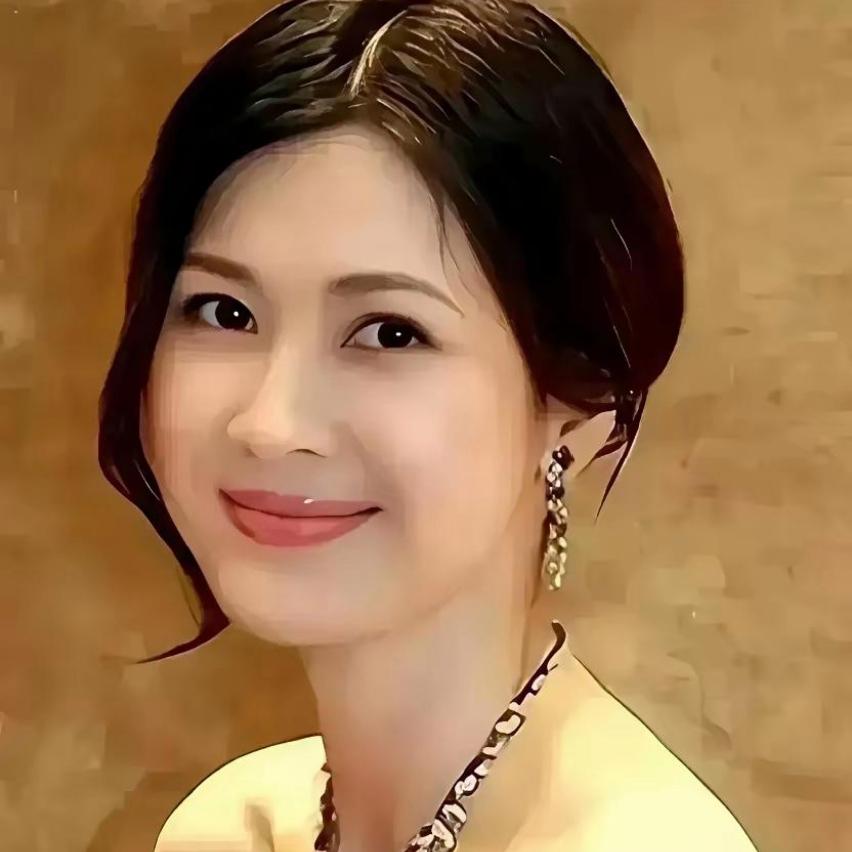 以前的美人真的靠骨相杀疯了
 
以前中戏的校花到底有多绝？秦海璐都说，她一进校园
