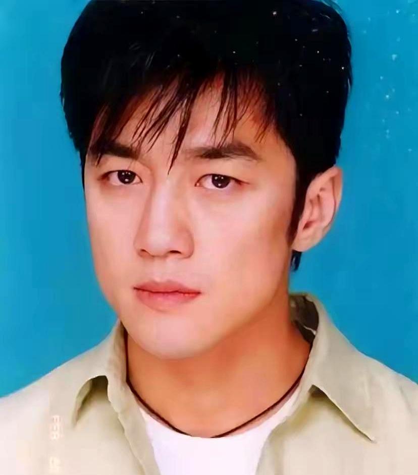 李亚鹏海哈金喜婚姻话题又引热议，网友一句话扎心了：“疯人院里的男人，都是创业失败