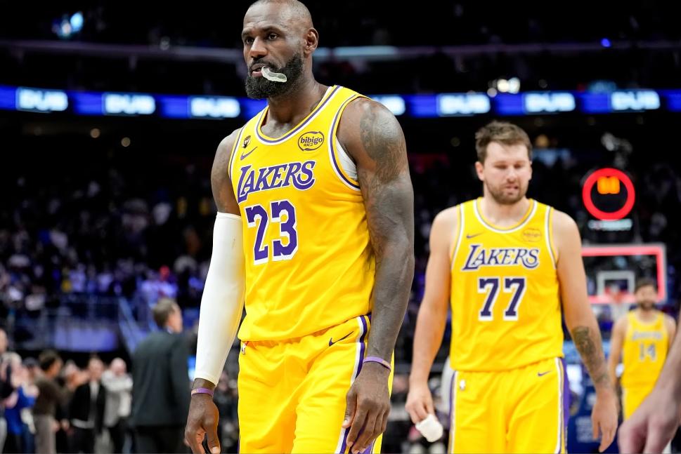 北京时间3月24日，洛杉矶湖人队在六连客征程的第五场比赛中遭遇挫折，客场以微弱差