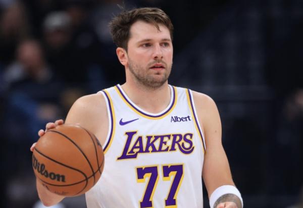 湖人VS勇士

明天上午10:00NBA杯小组赛西部C组，勇士将在主场迎战湖人。