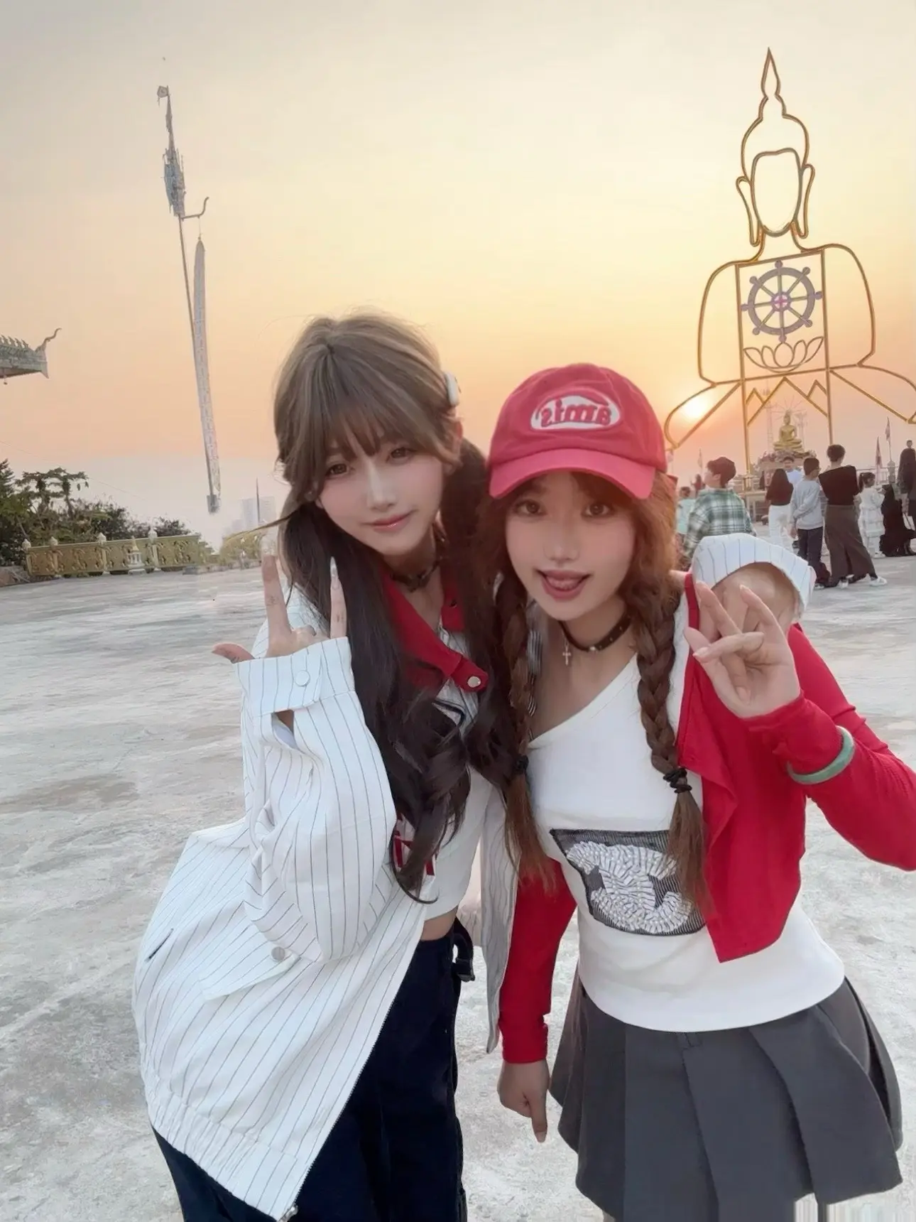 愿财神知我意 大风吹来人民币。