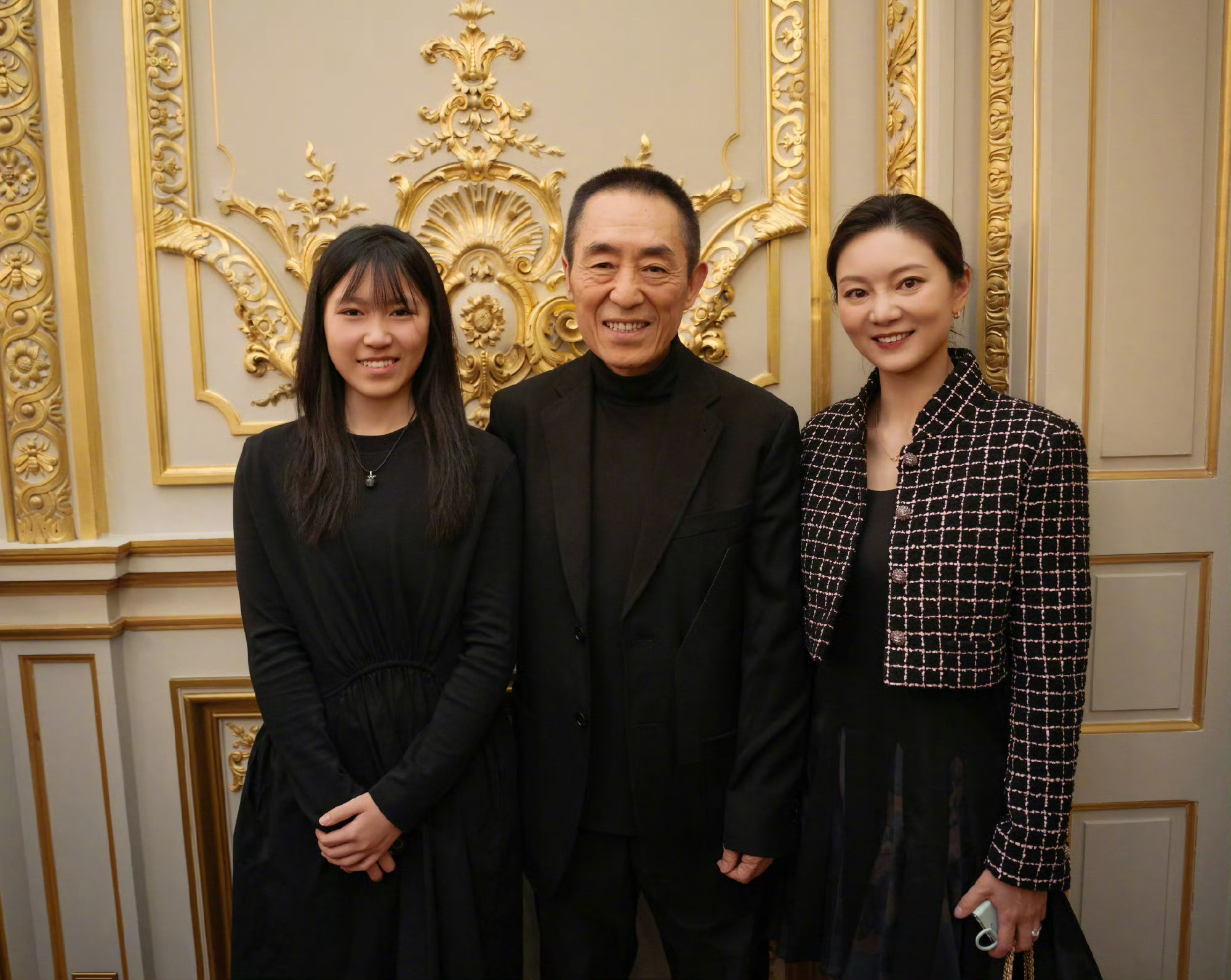 张艺谋女儿任达华女儿 巴黎名媛舞会张艺谋女儿任达华女儿 巴黎名媛舞会张艺谋女儿任