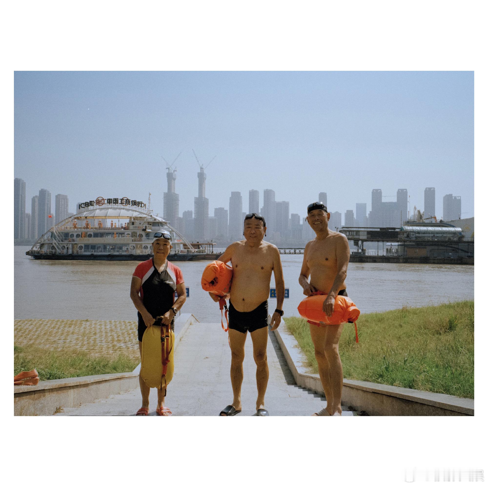 李现武汉胶片李现镜头下的武汉李现镜头下的武汉，好会拍，不错 ​​​