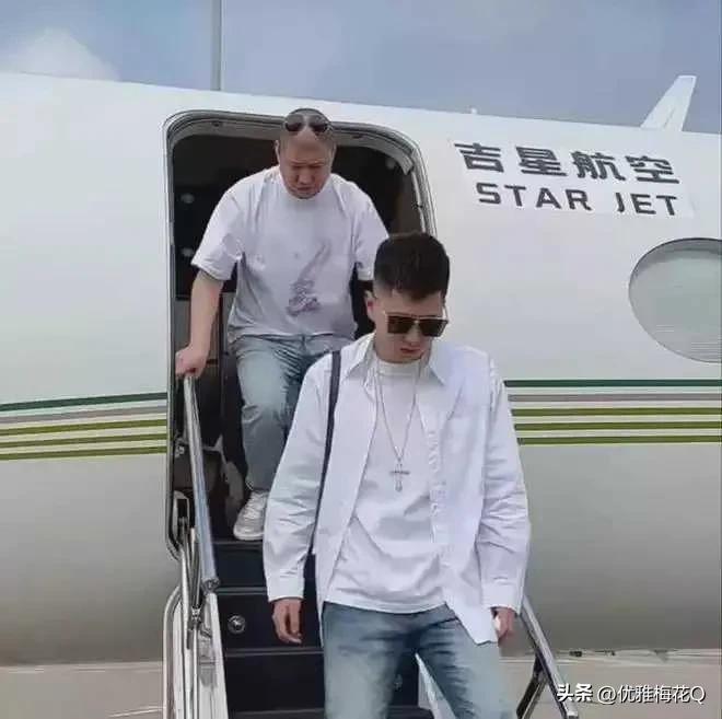 网红二驴：花巨资包C919飞机出席活动，个人资产竟然超越马斯克？


二驴的直播