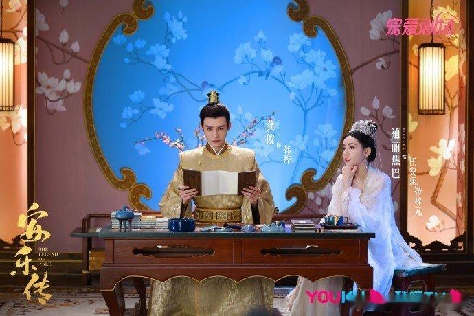 安乐传开播两周年安乐传开播2周年迪丽热巴、龚俊《安乐传》开播两周年，咱就说是谁还