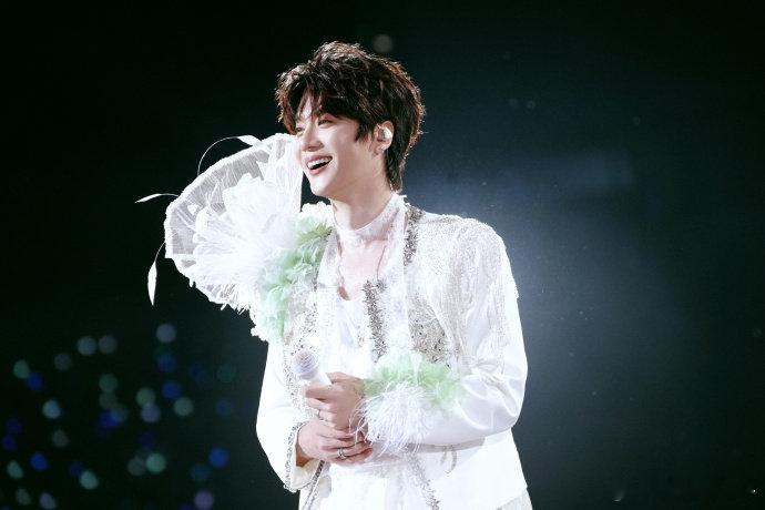 陆虎让我知道自己吃得很好 把粉丝当做自己的朋友一样各种打招呼和叮嘱，陆虎真的做得