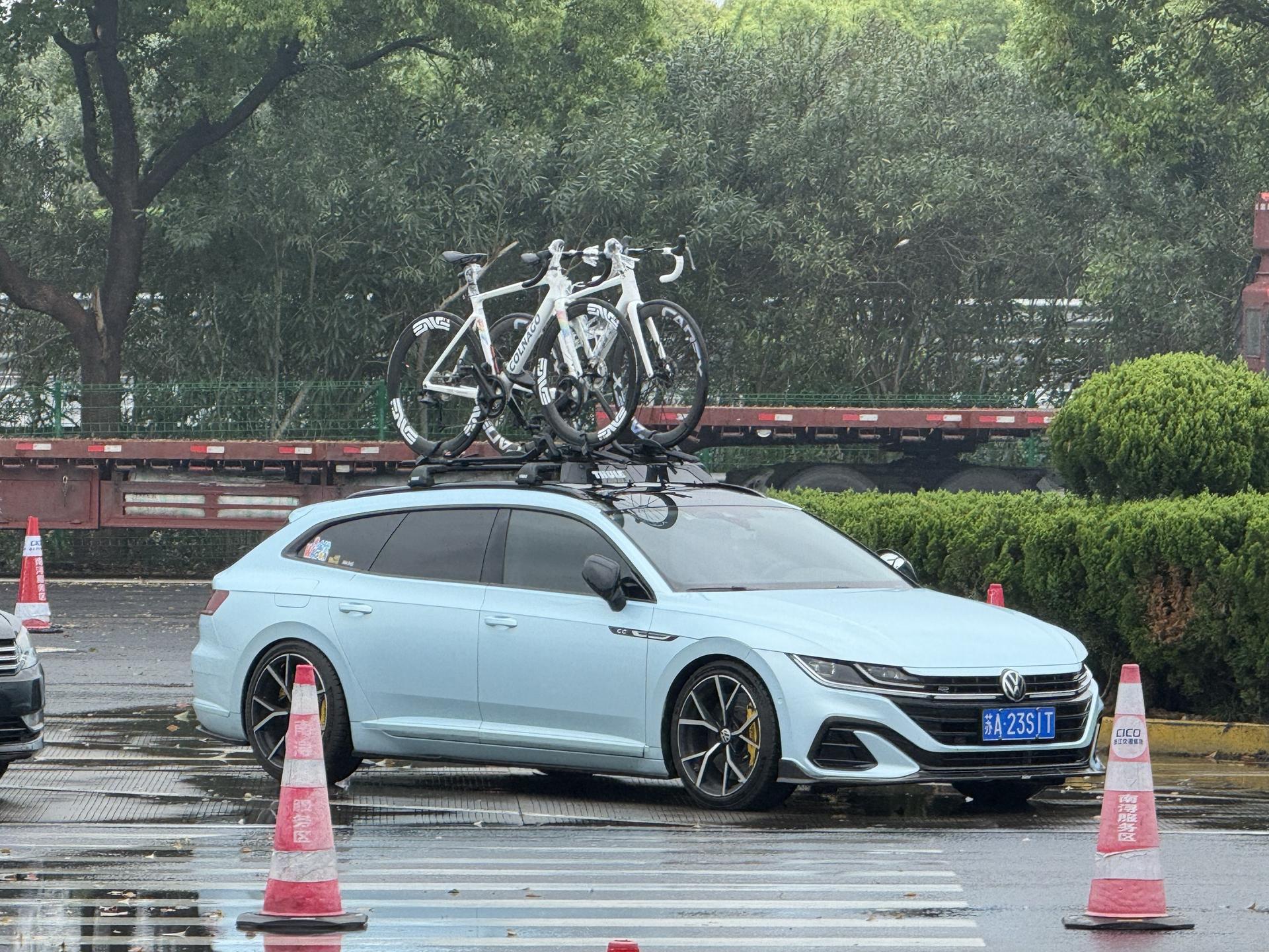 环舟山。还算是一次难得的体验，可惜风太大，体验欠缺一些。有机会下次再去