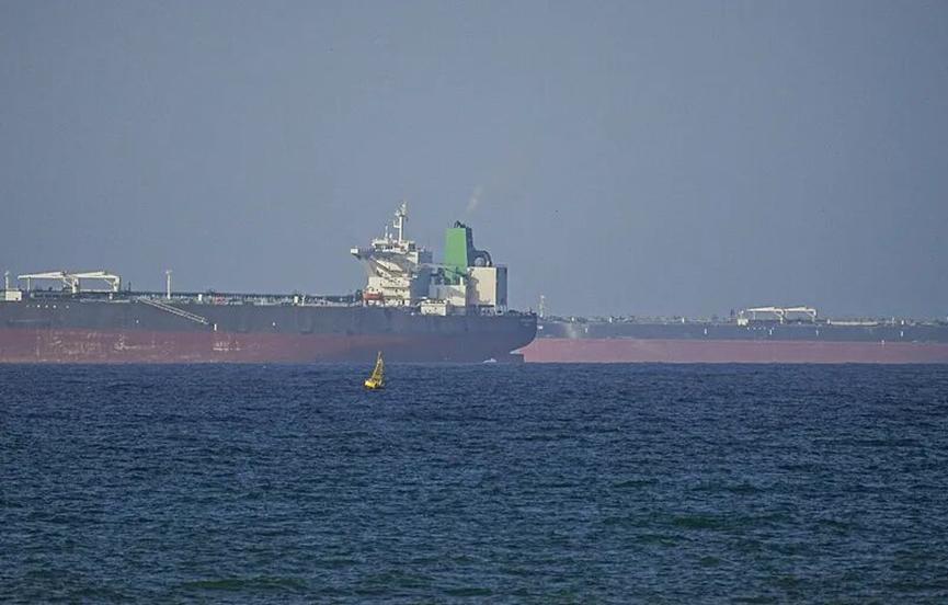 革命卫队向印度油轮开火，实为不智，无端又招惹了一大国！据说，印度已经召见了伊朗驻