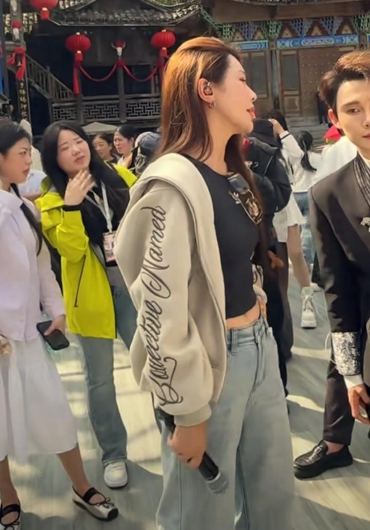 咱就是说，娱乐圈的“咖位”现实起来，能有多扎心？
🔥
最近一场活动，可把大