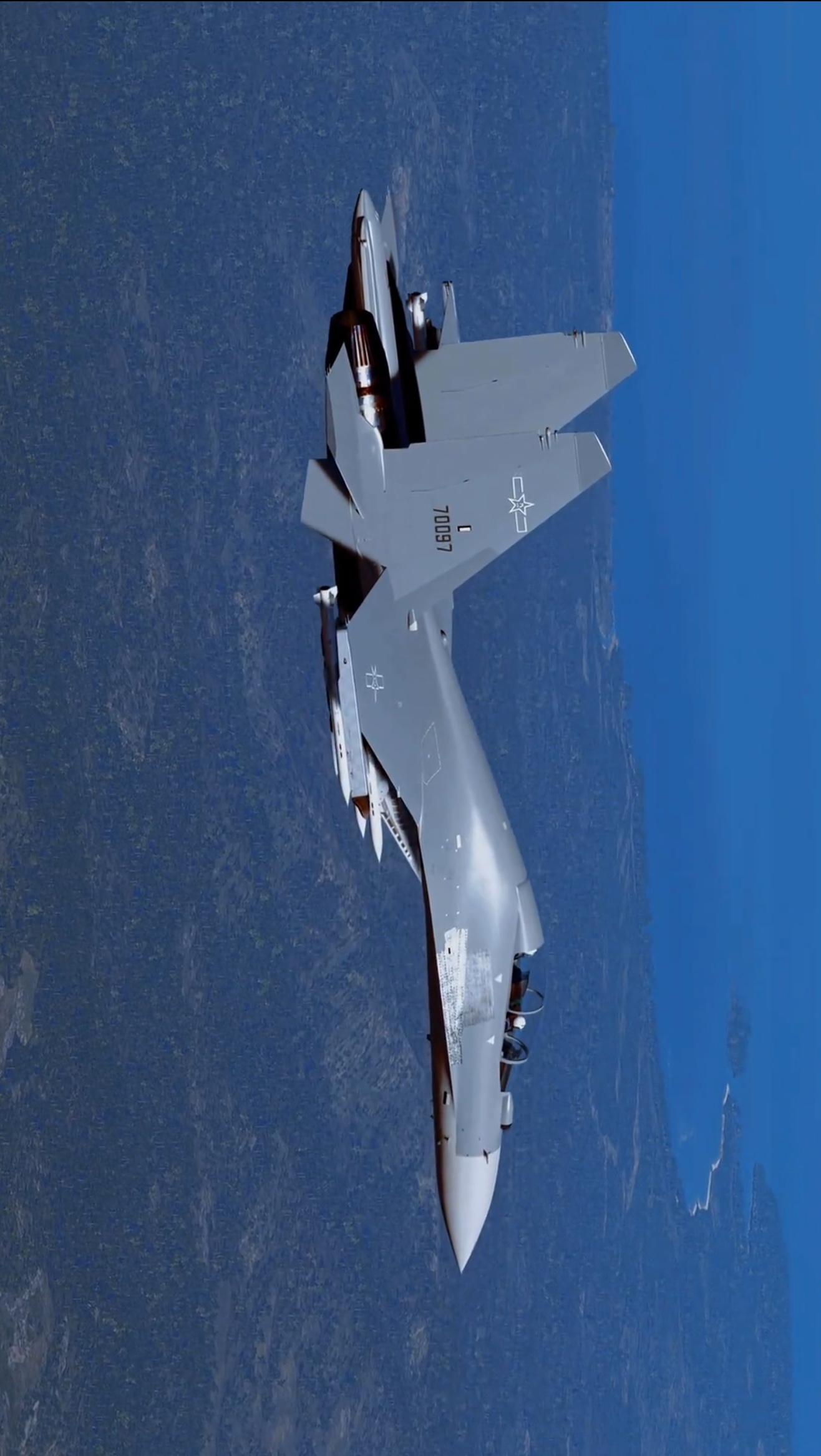 来自终极侧卫的压迫感 不晓得买J20还是J16，两款都喜欢怎么办红星照耀中国