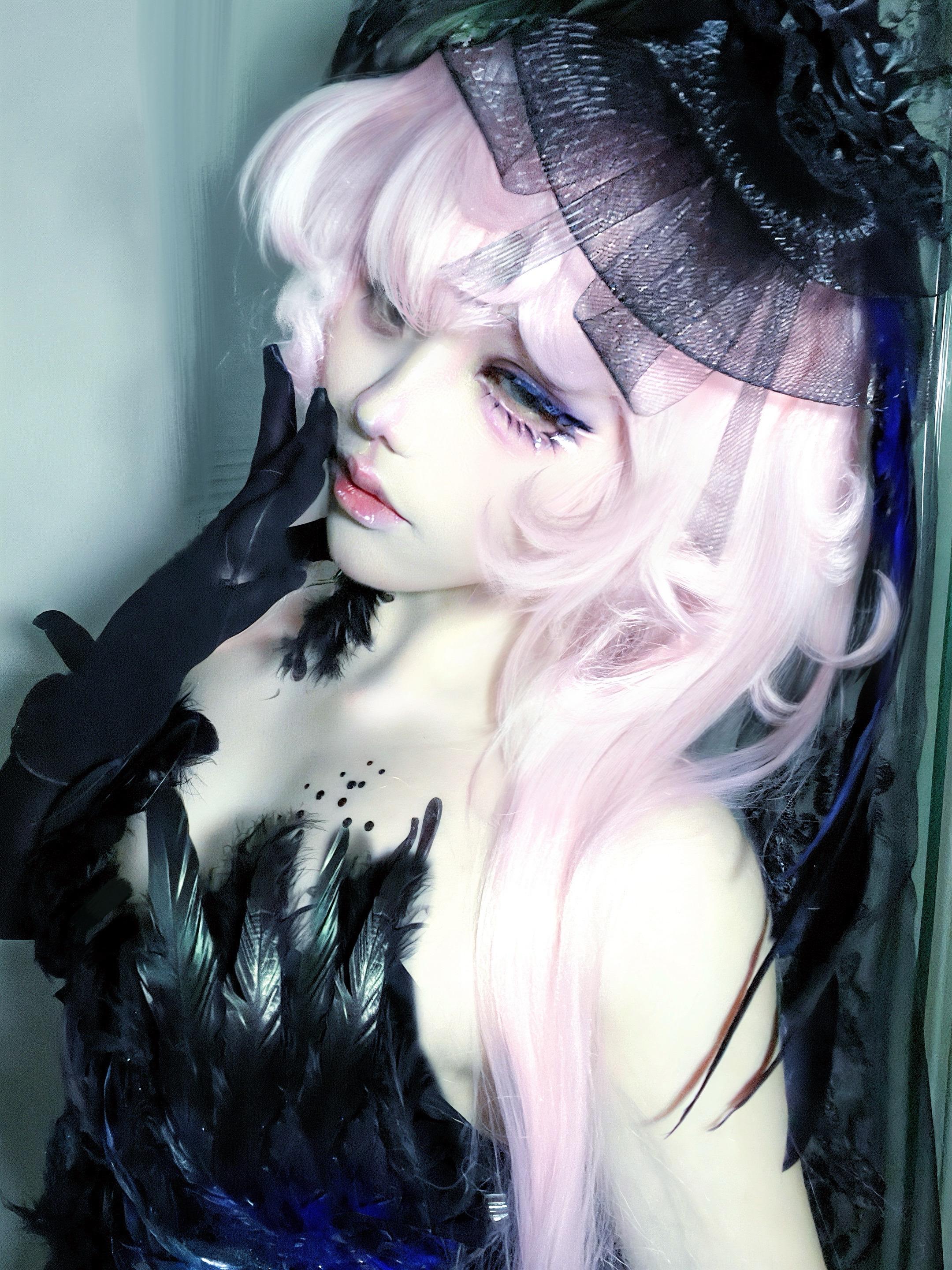 Who is she？
