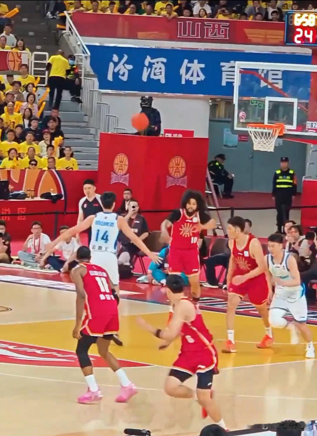 Cba4强争夺战，晚上继续开打。
今天晚上7:35两场比赛。
山西vs广厦。
浙