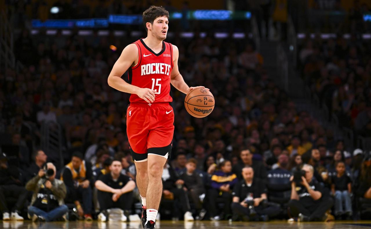 今天是谢巨头！
谢泼德半场11投8中得到20分！

火箭与掘金的比赛真是太激烈了