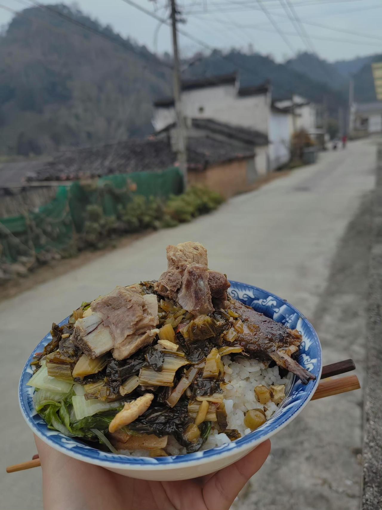 只有回老家的孩子才能五点多就吃晚饭了