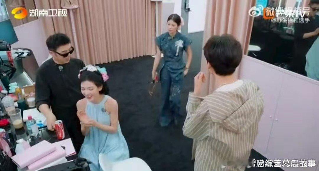 赵昭仪的失落张予曦秒懂 赵昭仪不开心的样子，张予曦刚见就看穿了！起身抱她还使劲鼓