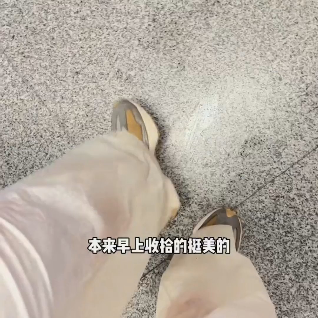 终于理解两广地区对拖鞋的执念了 早上出门还是精致的都市丽人👠，中午直接变“人形