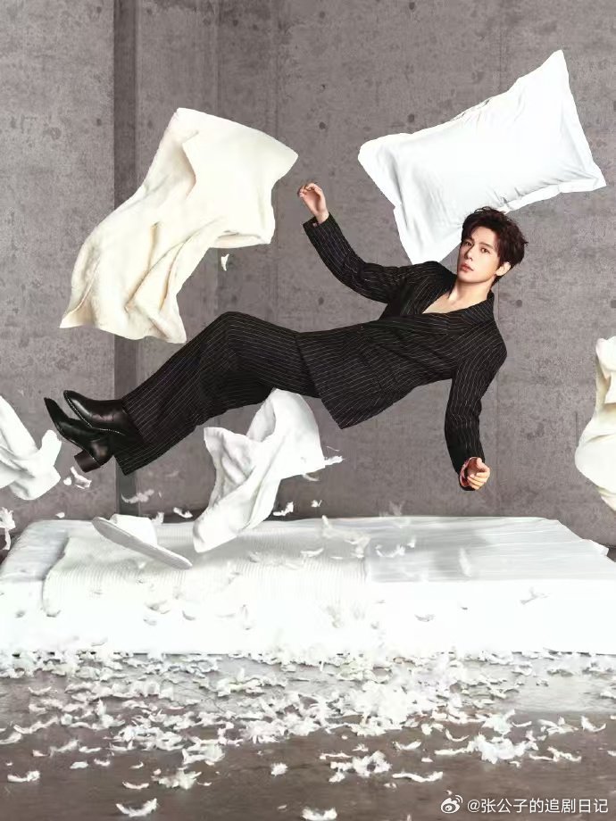 王安宇 眉毛先饭撒王安宇这饭撒圣体没谁了！嘴还没动眉毛先营业，眉峰一挑直接把我魂