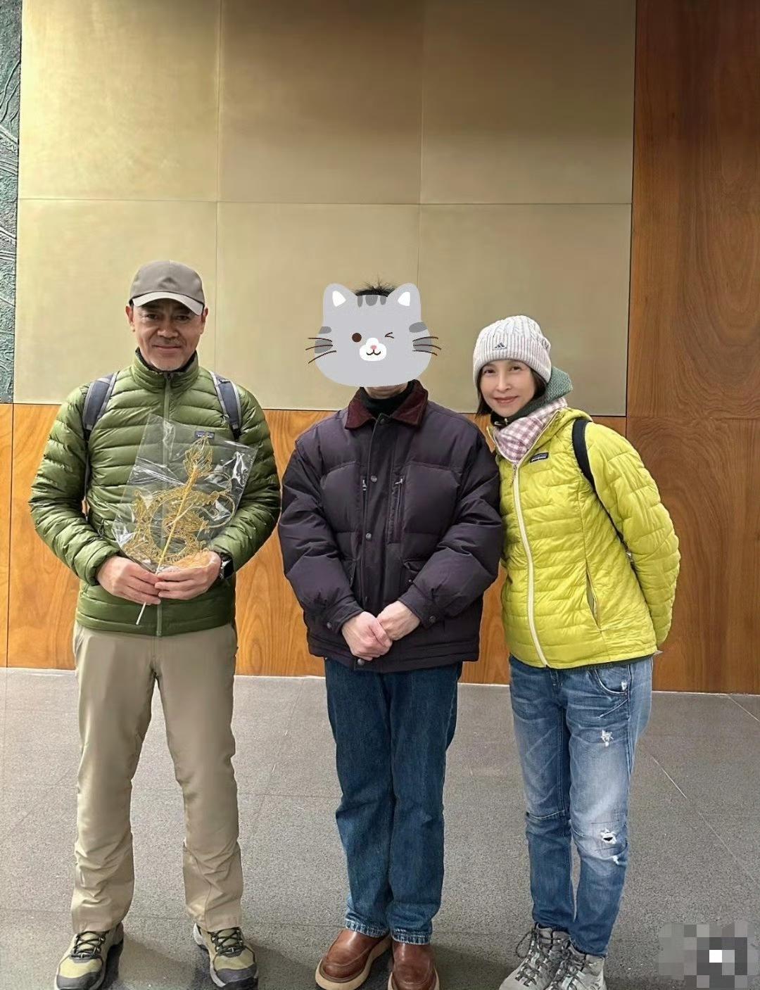 刘青云和郭蔼明在河南旅游被偶遇，郭蔼明好恬静淡雅。 ​​​