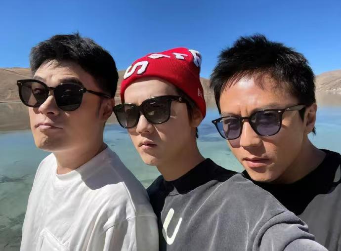 TFBOYS这么大了邓超陈赫鹿晗一家三口哈哈哈哈哈 大家调侃三人同框不是TFBO