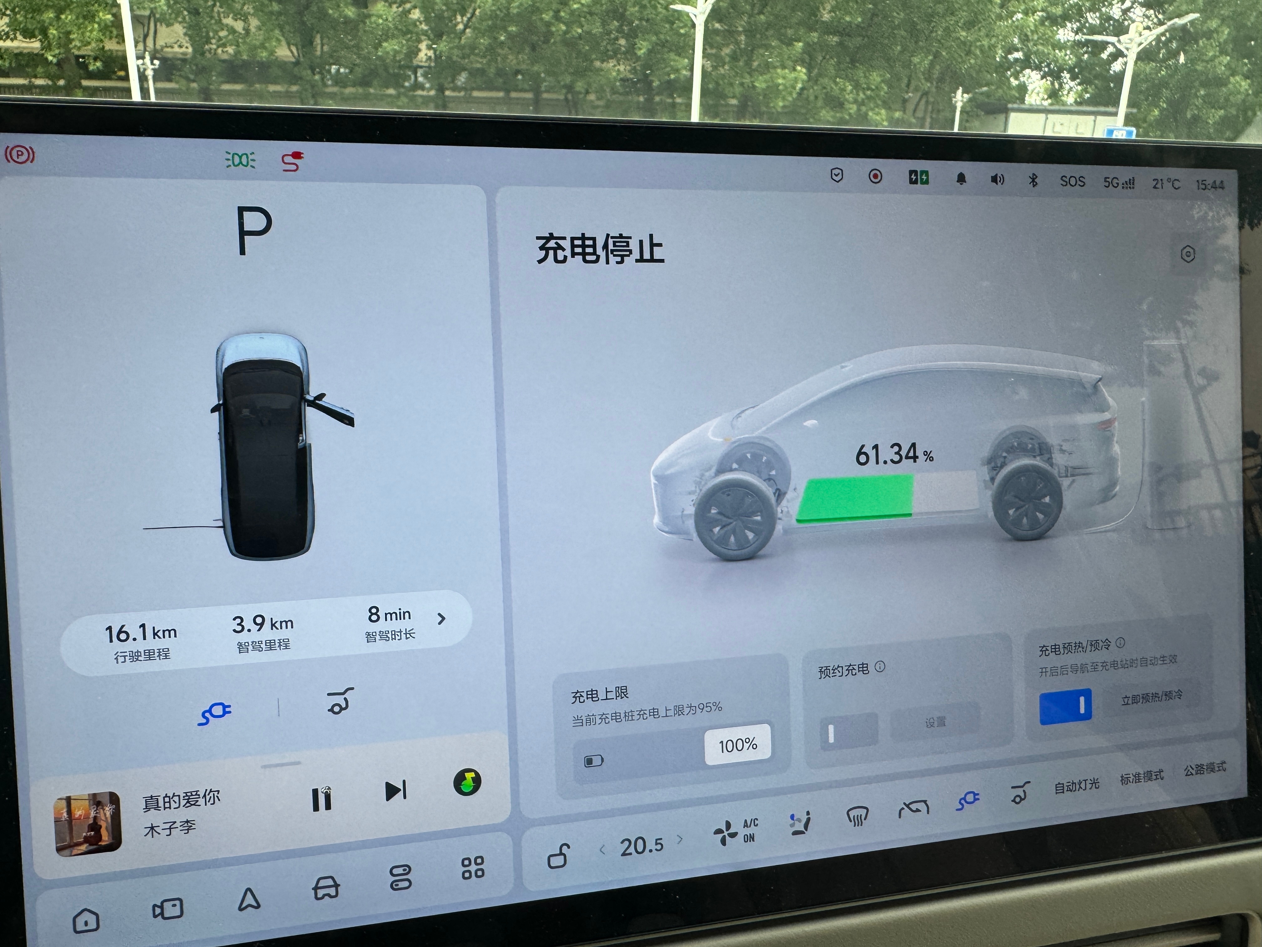 下雨天开四驱理想i8 地库偶遇占车位的毛豆Y这姿势有点意思我与汽车的日常陈震同学