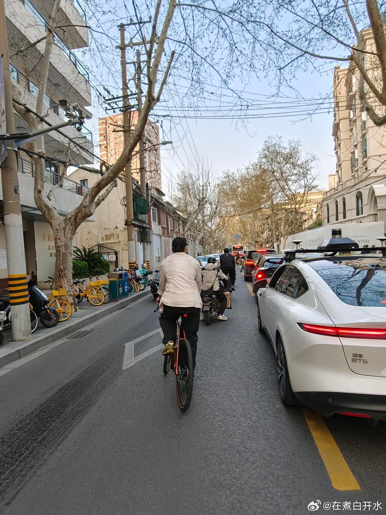 黄景瑜被我偶遇前不许出门了黄景瑜街头骑车又被偶遇了 黄景瑜也太好偶遇了吧，上海街