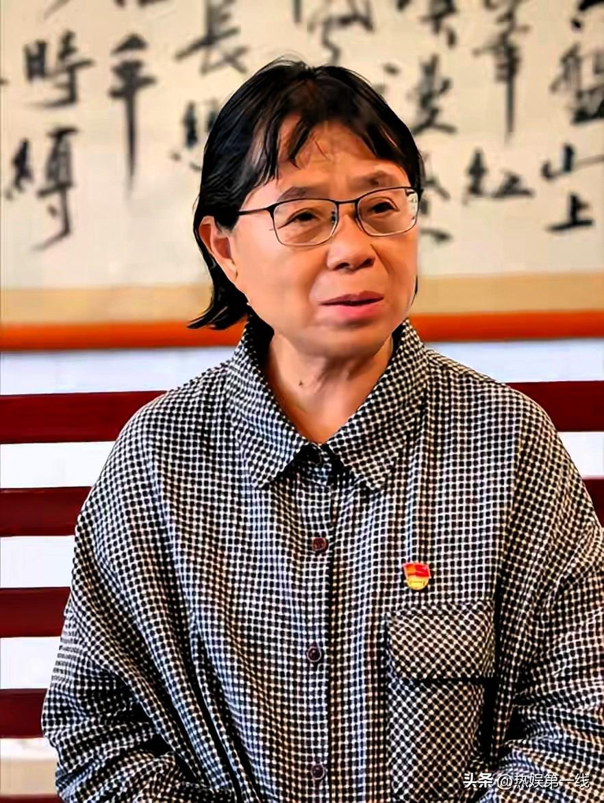 【58岁张桂梅被传卸任3个月？央媒亲自点名，北大教授评价太扎心】

谁能想到，那