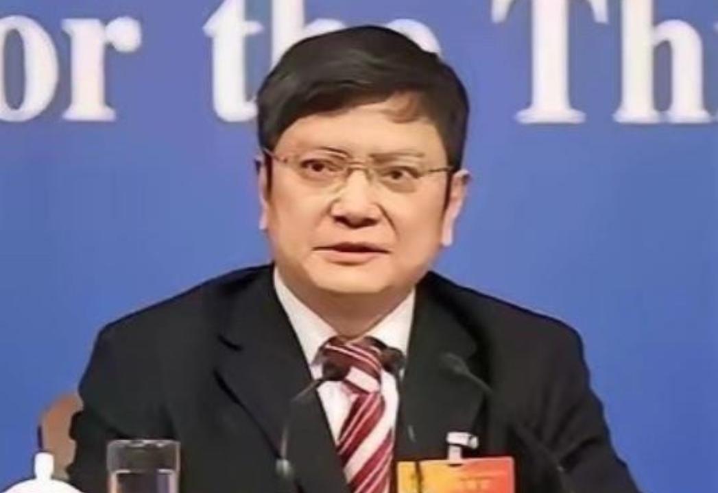 谁能想到，有一天饭碗会被机器盯上？

这话不是我说的，是浙大教授郑强说的，他撂下