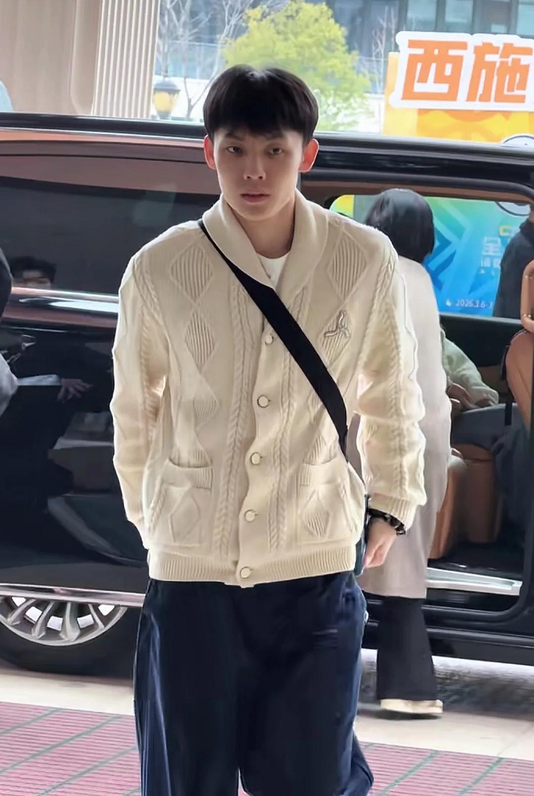 全明星今晚开始，昨天各路明星球员就集结在西施故里——诸暨，先期进行各种活动。
票